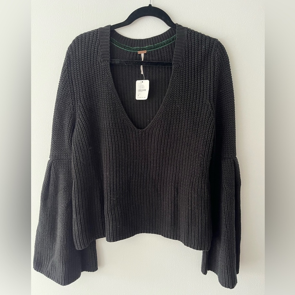 Free People cropped bell sleeve sweater L